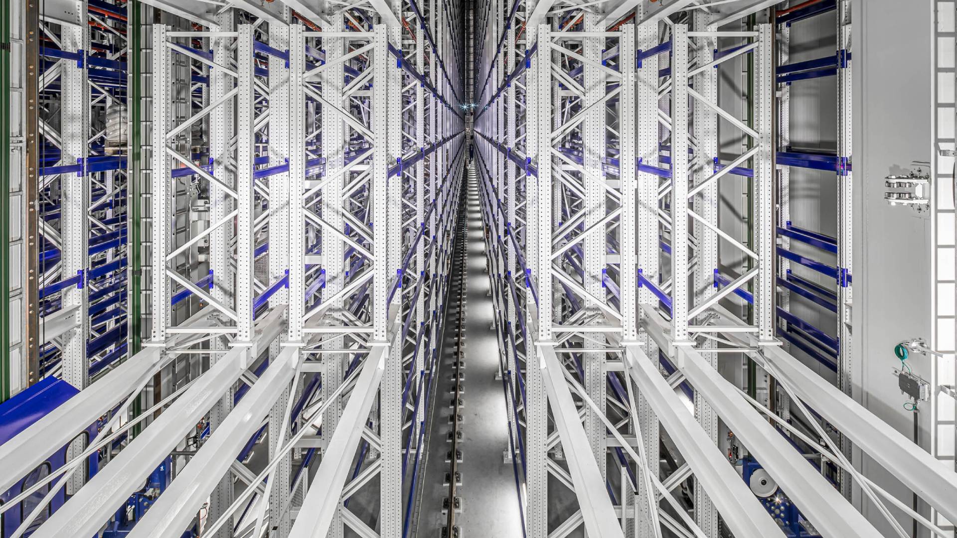The extensive structure of the logistics bay in ASML’s headquarters in Veldhoven.