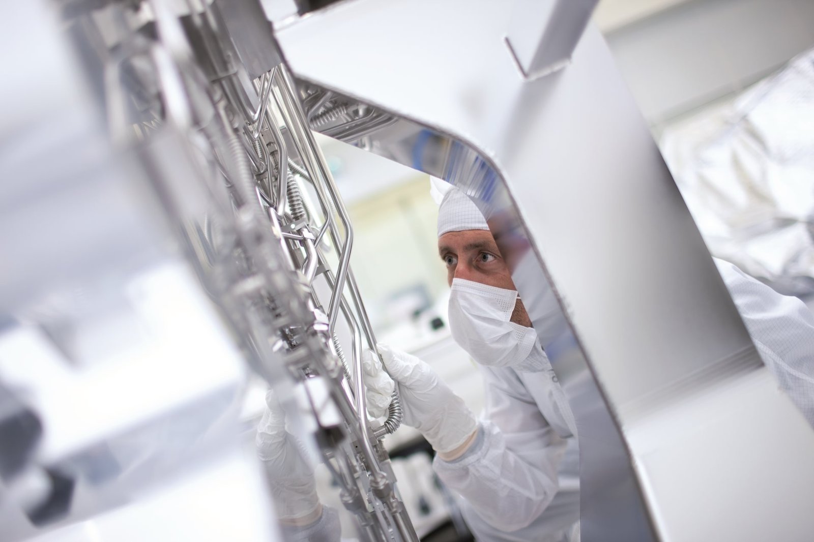 ASML hlásí rekordní tržby a silnější poptávku po čipových strojích