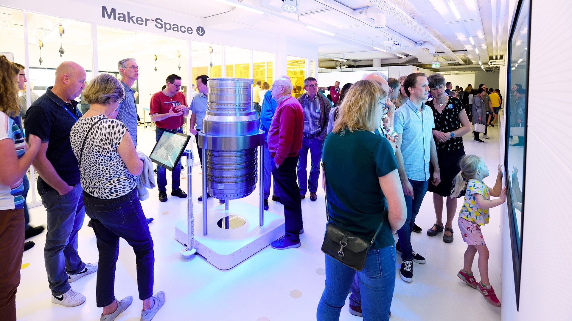 People visiting ASML's Experience Center People visiting ASML's Experience Center