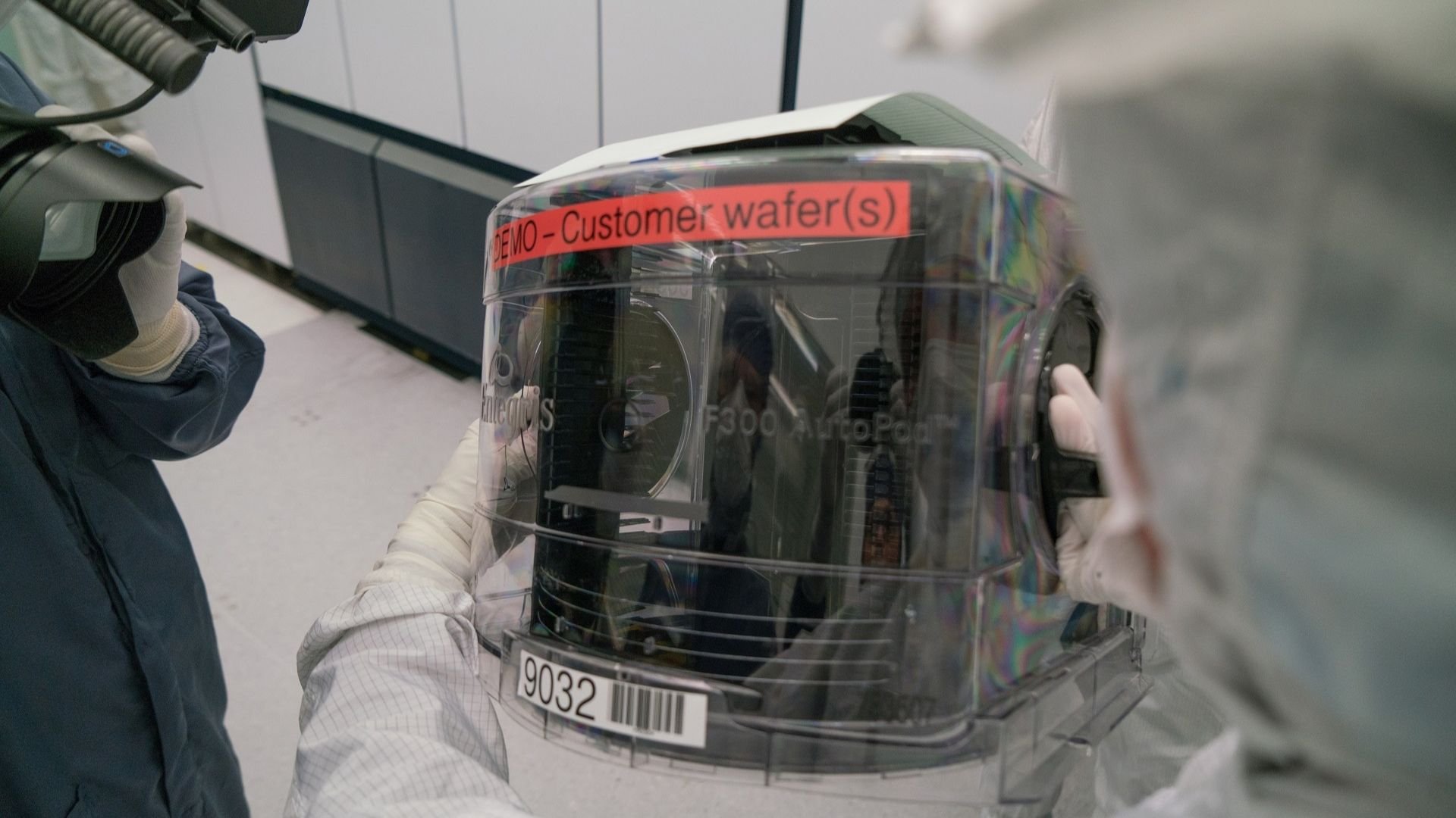 The wafer inside a FOUP (Front Opening Unified Pod, the industry standard for wafer transport) that ASML used to create its record-breaking world's smallest advertisement.