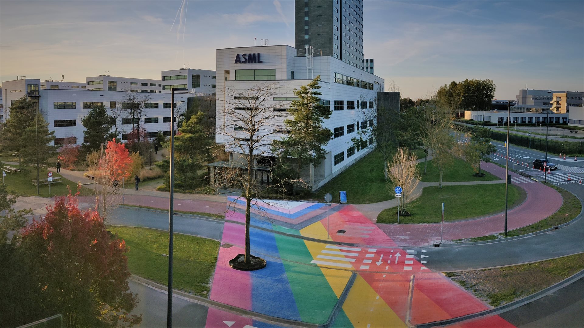 ASML campus 2021_progress flag crossing