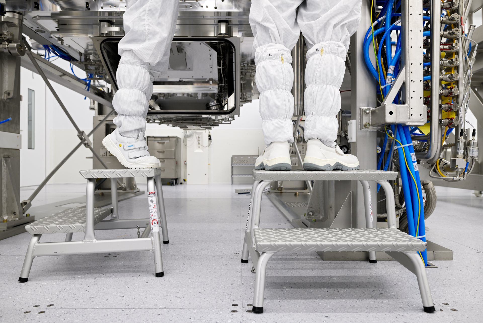 ASML cleanroom assembly ASML cleanroom assembly