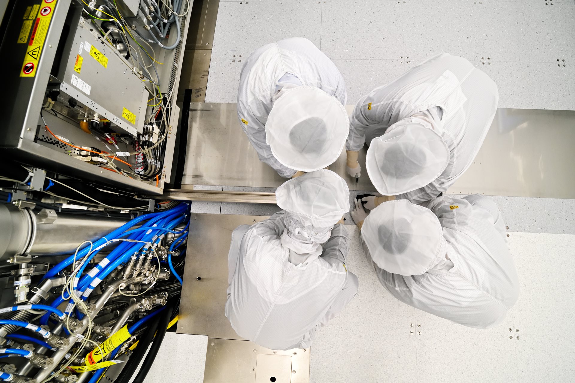 ASML cleanroom assembly ASML cleanroom assembly