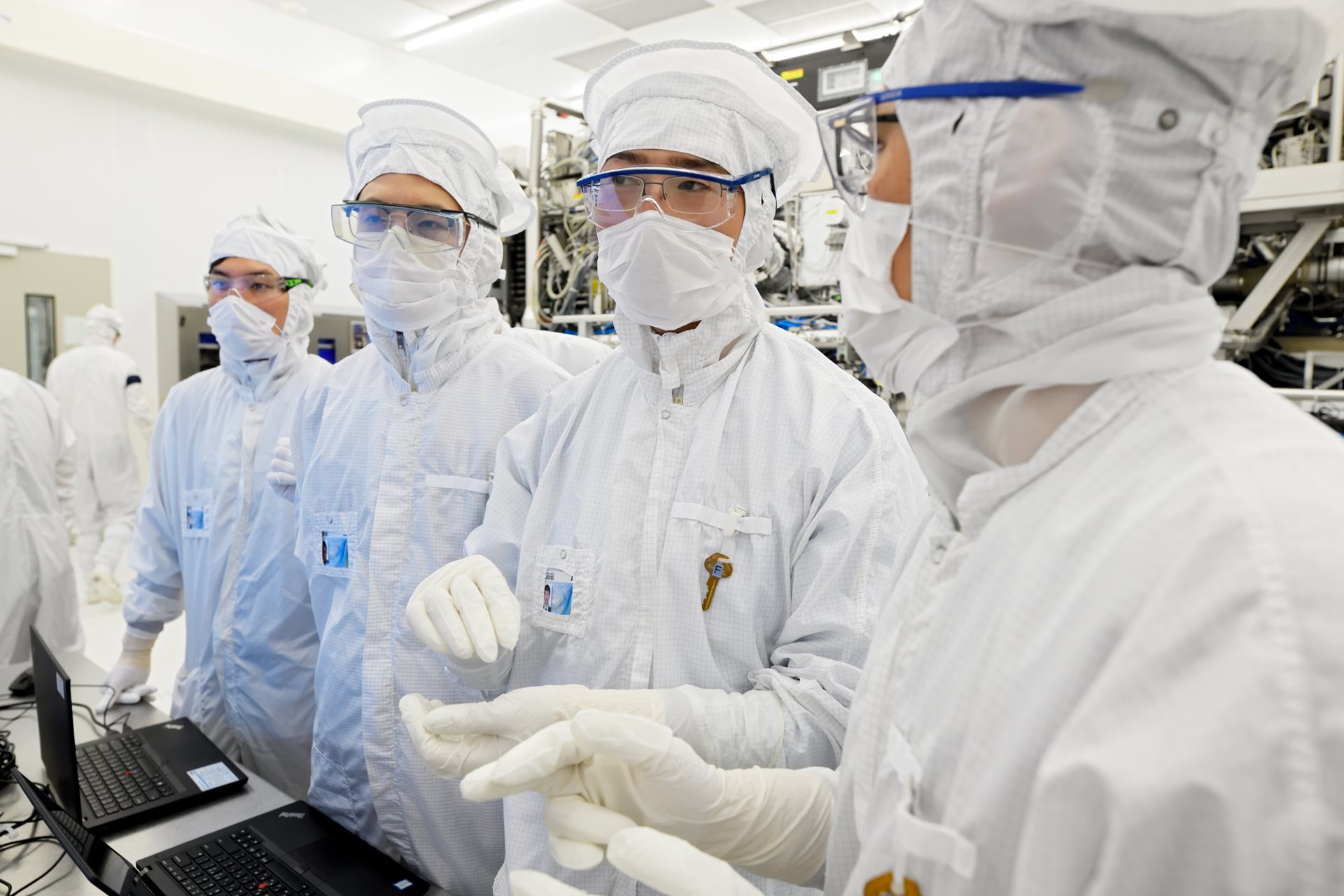 cleanroom euv wafer stage training Taiwan cleanroom euv wafer stage training Taiwan